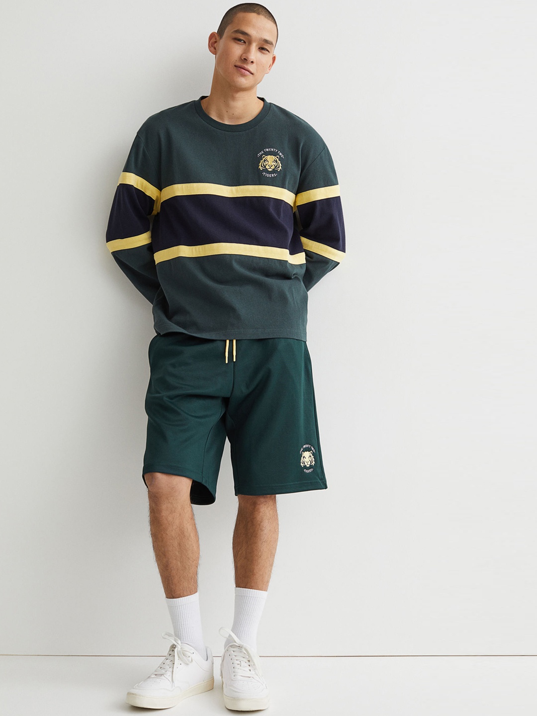 

H&M Men Green Embroidery-detail jersey shorts