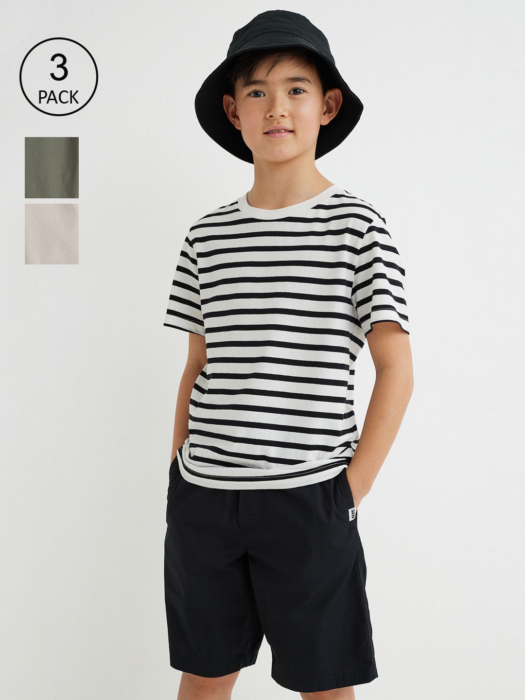 

H&M Boys Pack of 3 Black & Beige Solid Cotton Shorts