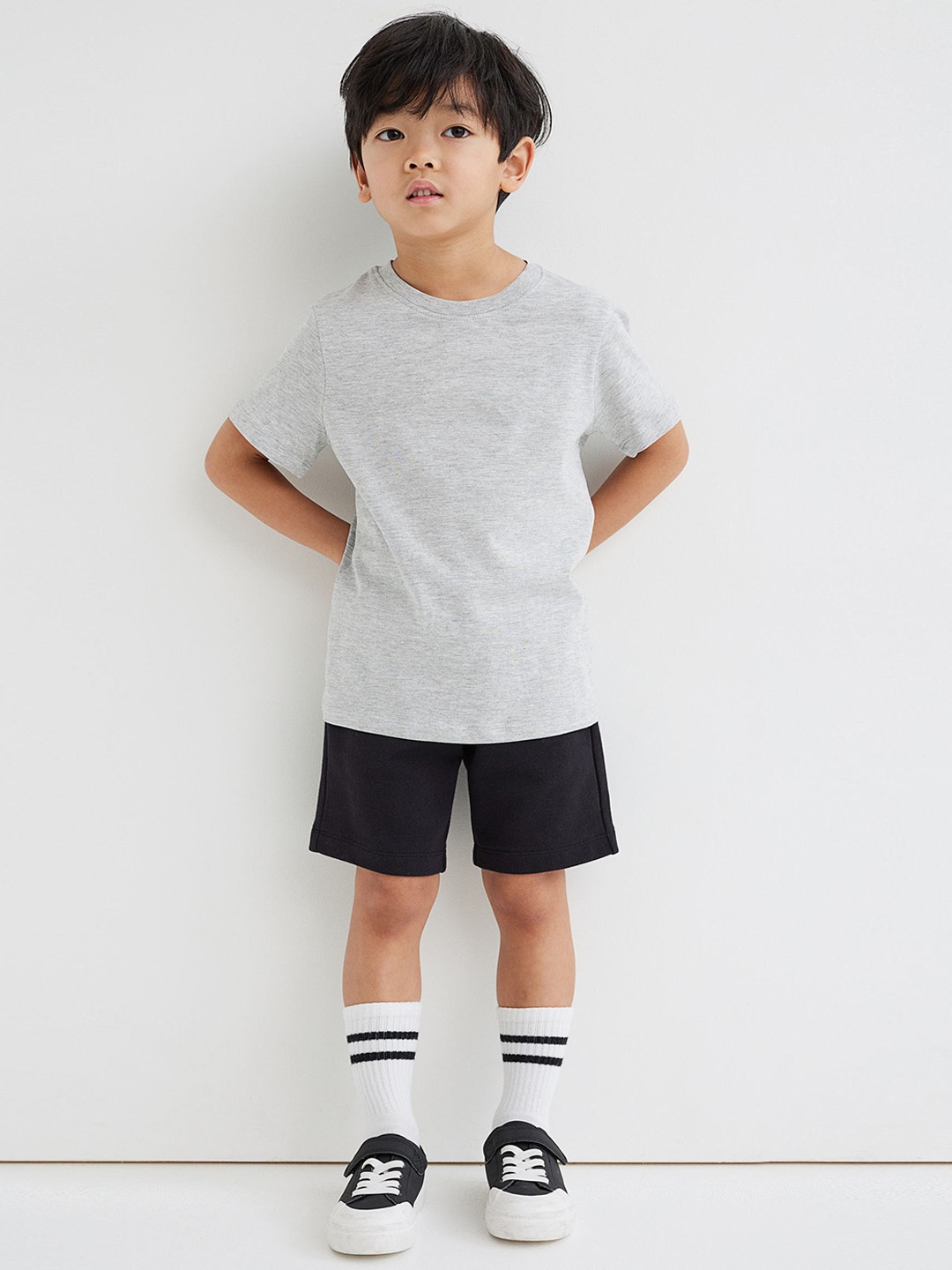 

H&M Boys Black Solid Sweatshirt Shorts