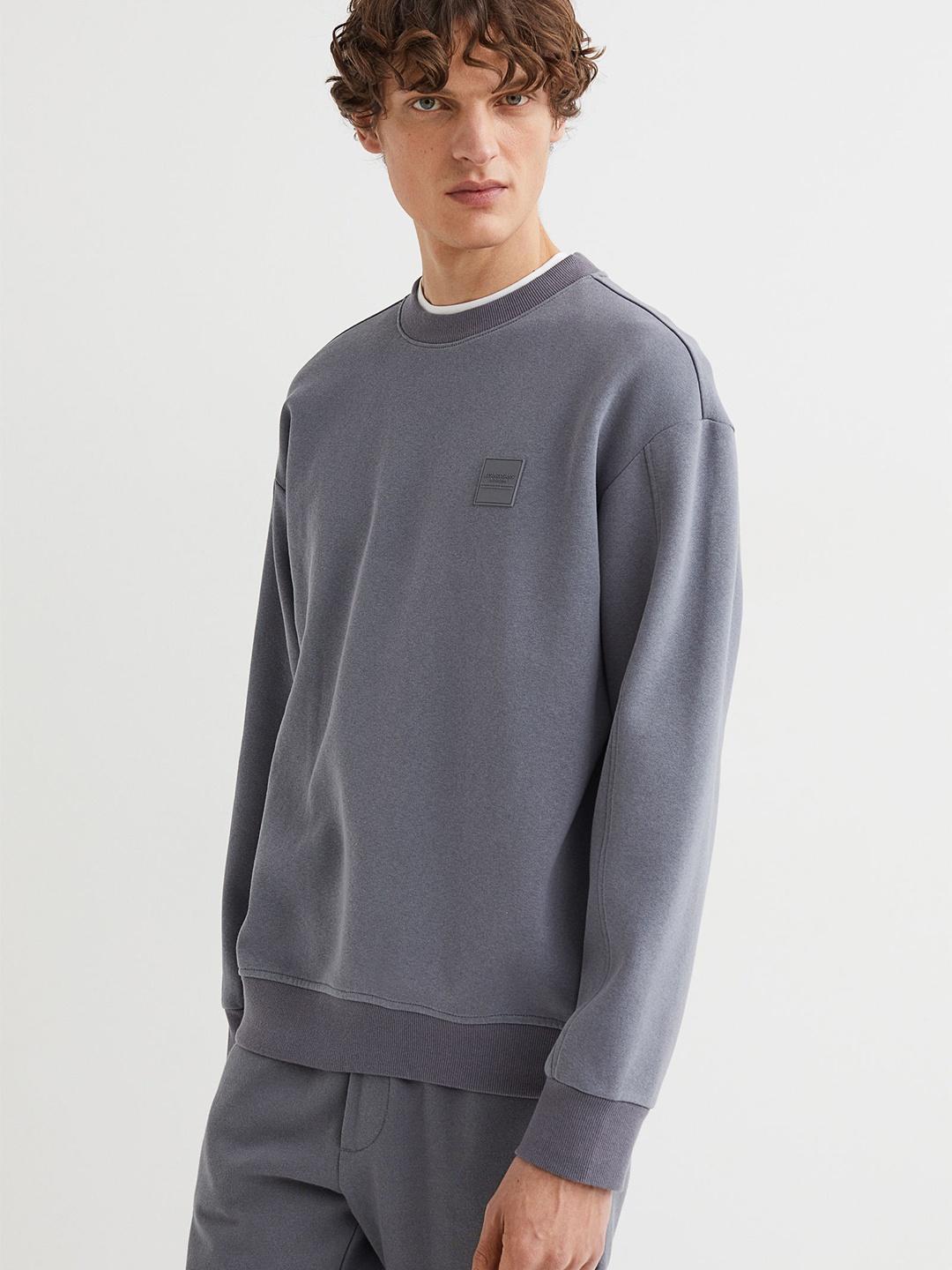 

H&M Men Grey Relaxed Fit Sweatshirt