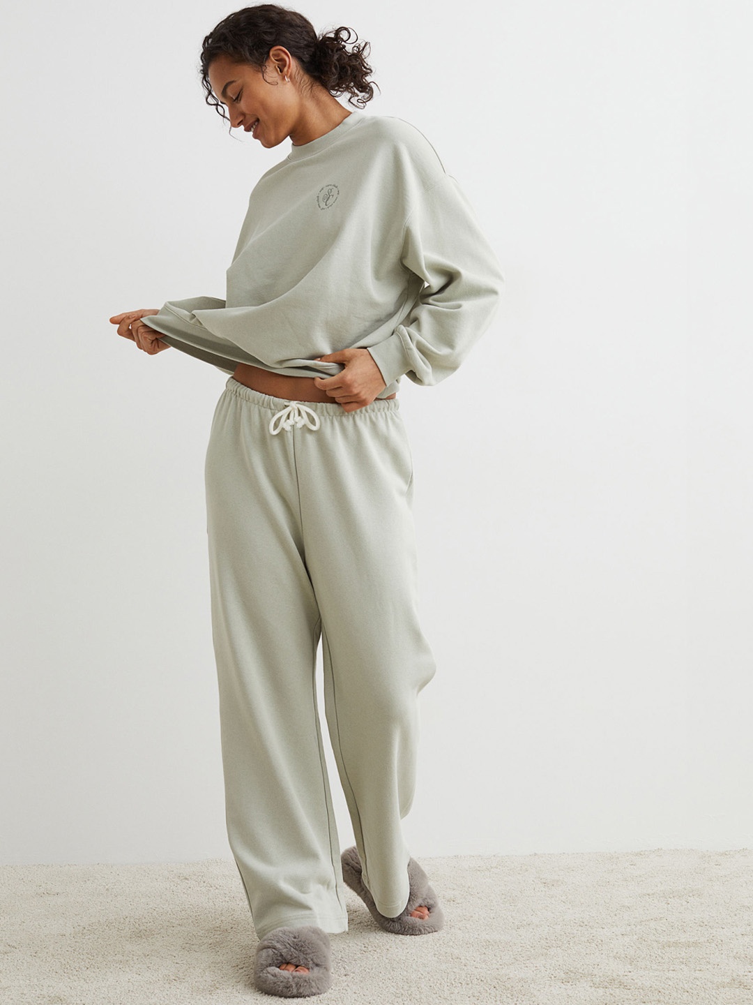 

H&M Women Green Solid Sweatpants