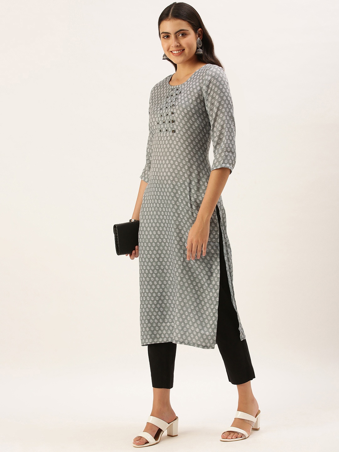 

Saanjh Women Grey & White Ethnic Motifs Printed Straight Kurta