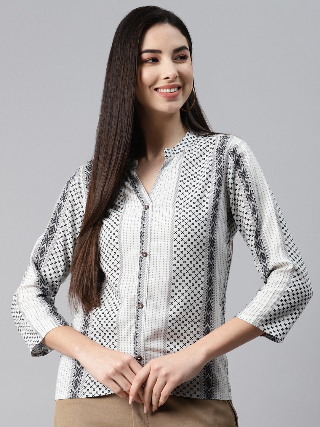 

MALHAAR White & Black Geometric Printed Kurti