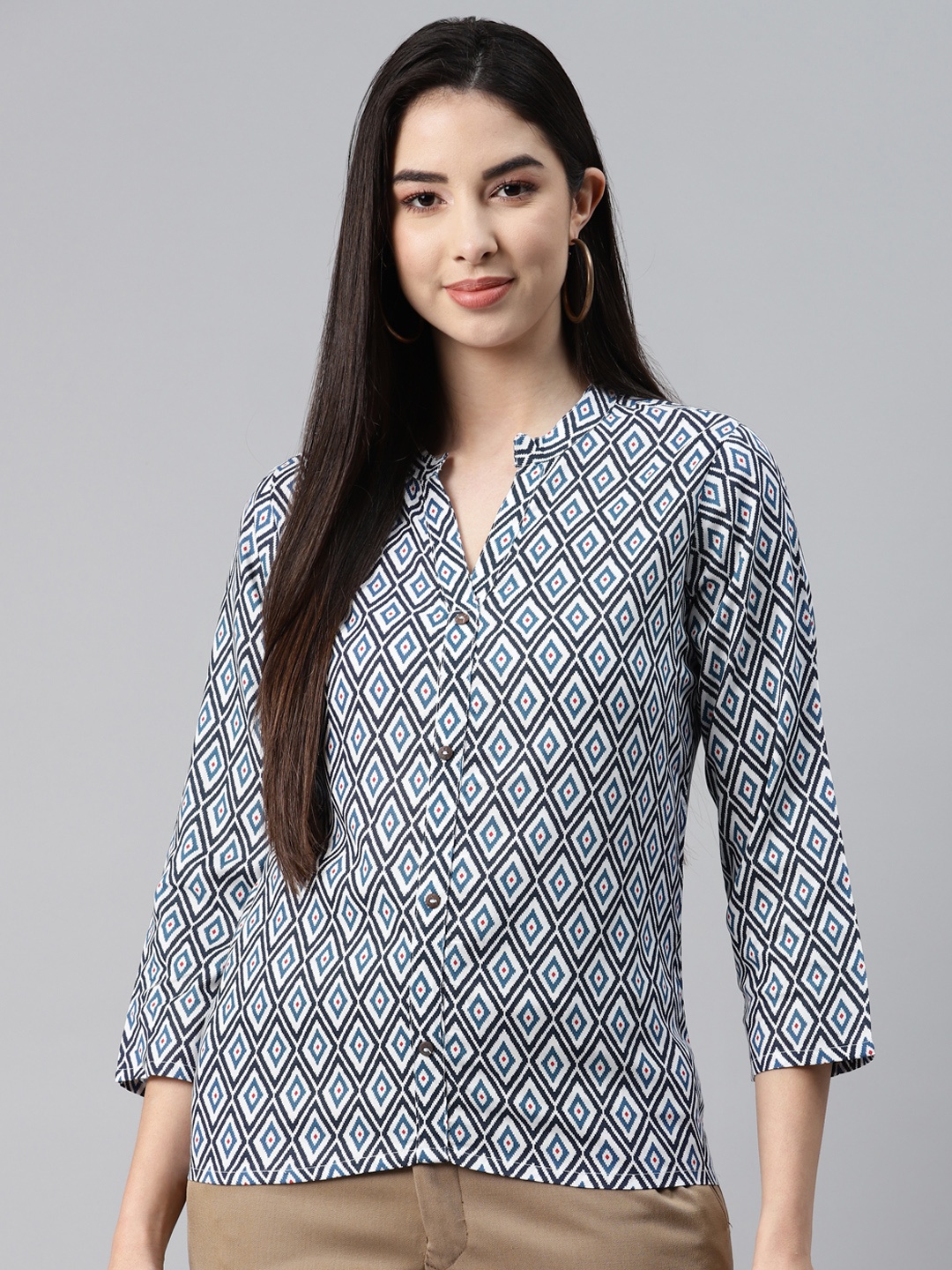 

MALHAAR Blue & White Geometric Printed Kurti