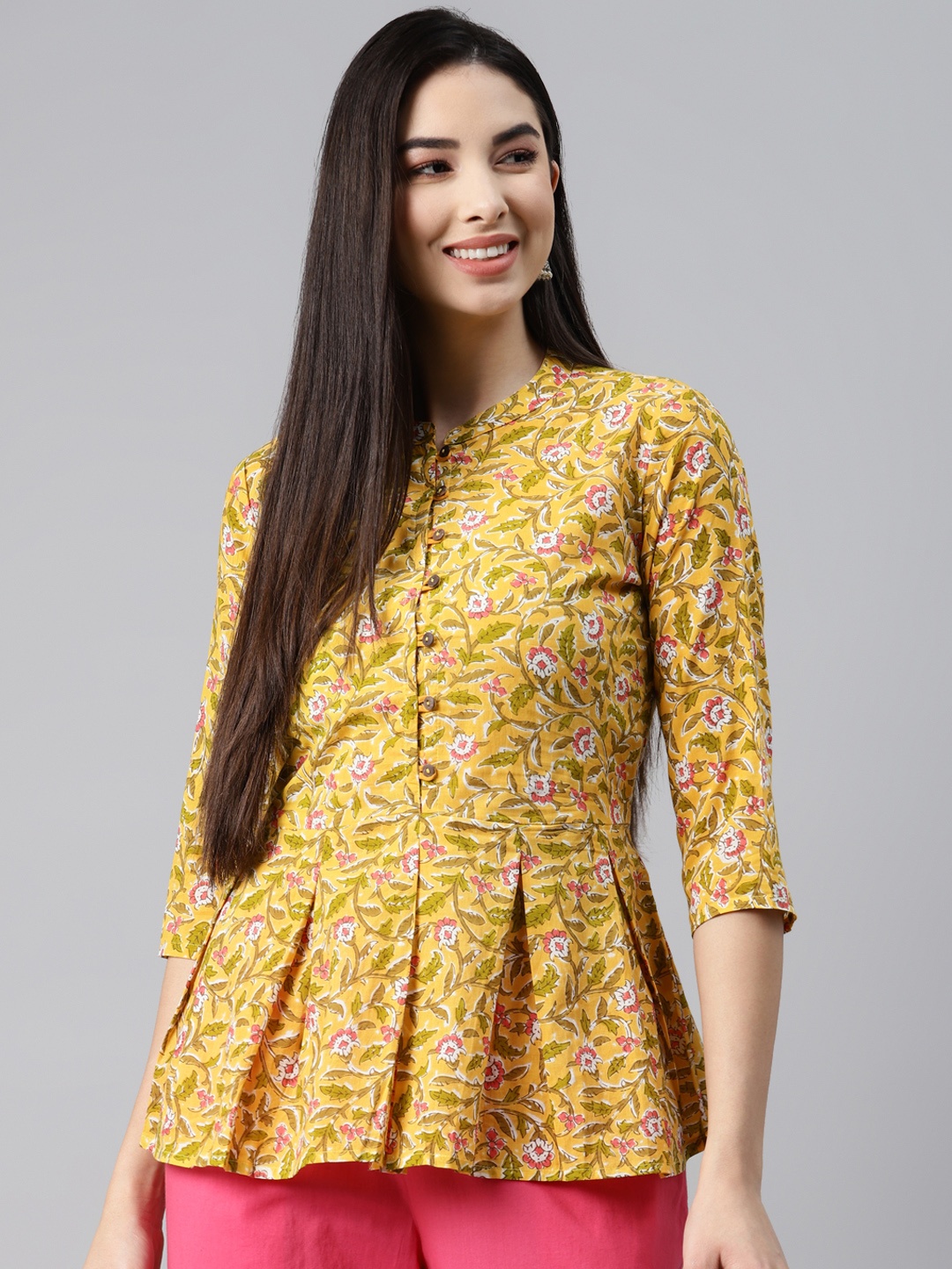

MALHAAR Yellow Floral Printed Cambric Pleated Kurti
