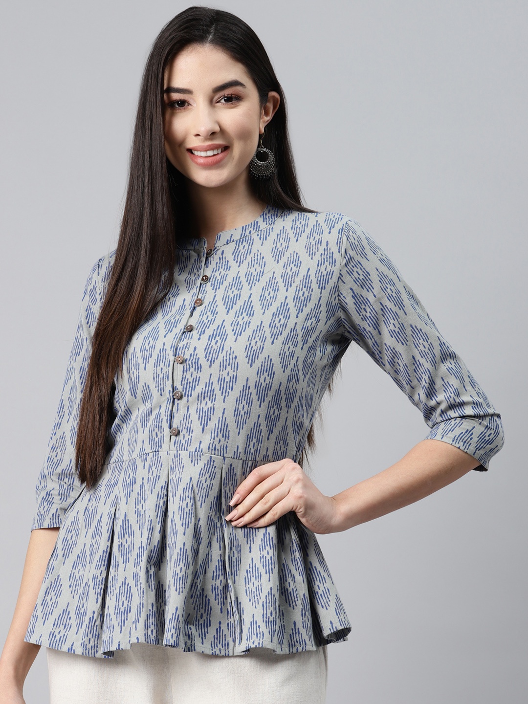 

MALHAAR Grey & Blue Geometric Printed Pleated Cotton Flex Kurti