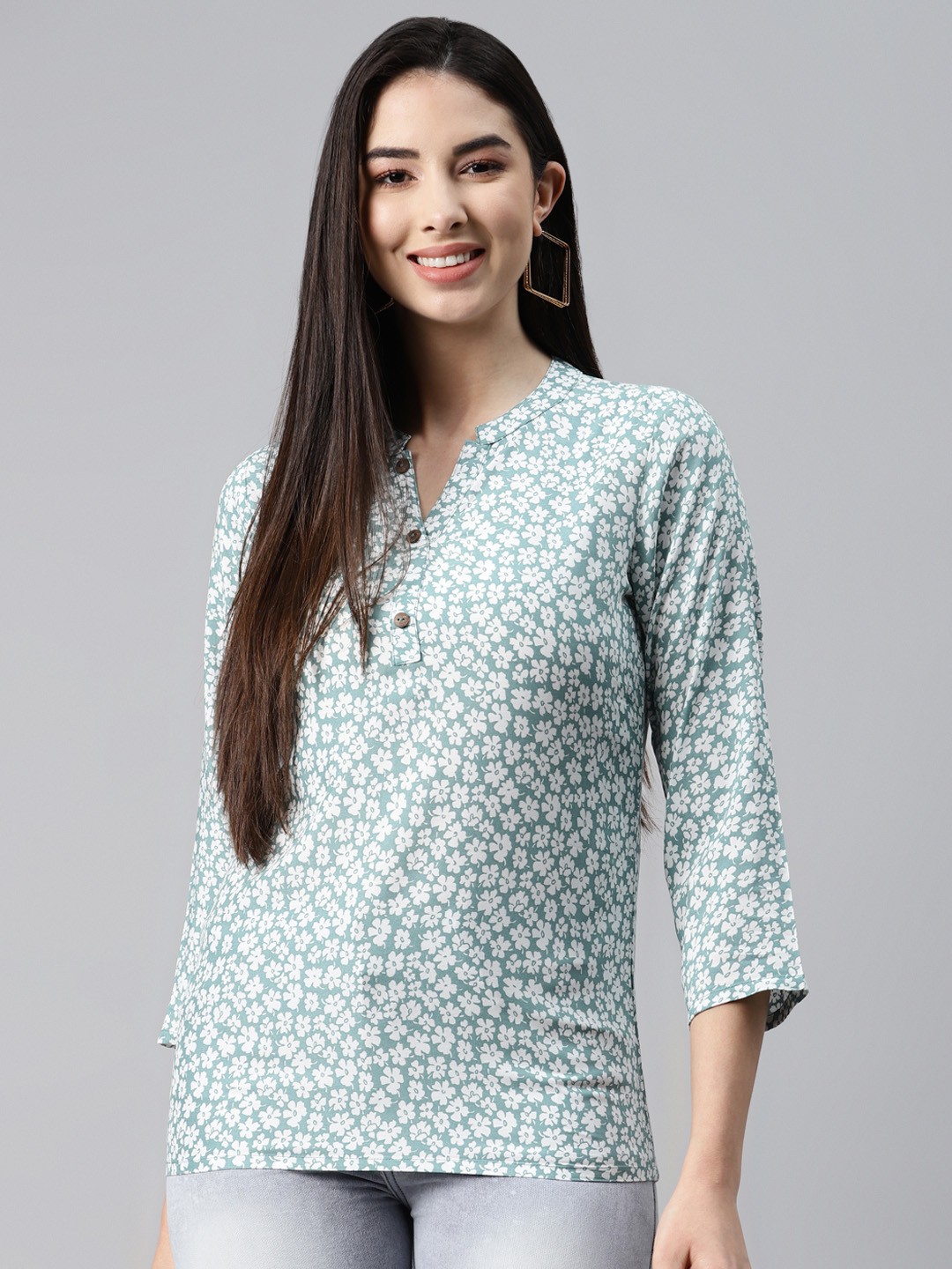 

MALHAAR Green & White Floral Printed Kurti