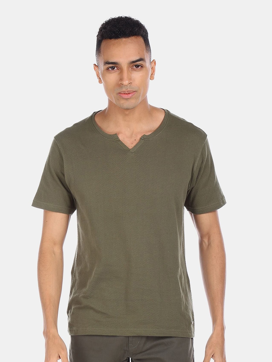

Cherokee Men Olive Green Solid Regular Fit Cotton T-shirt