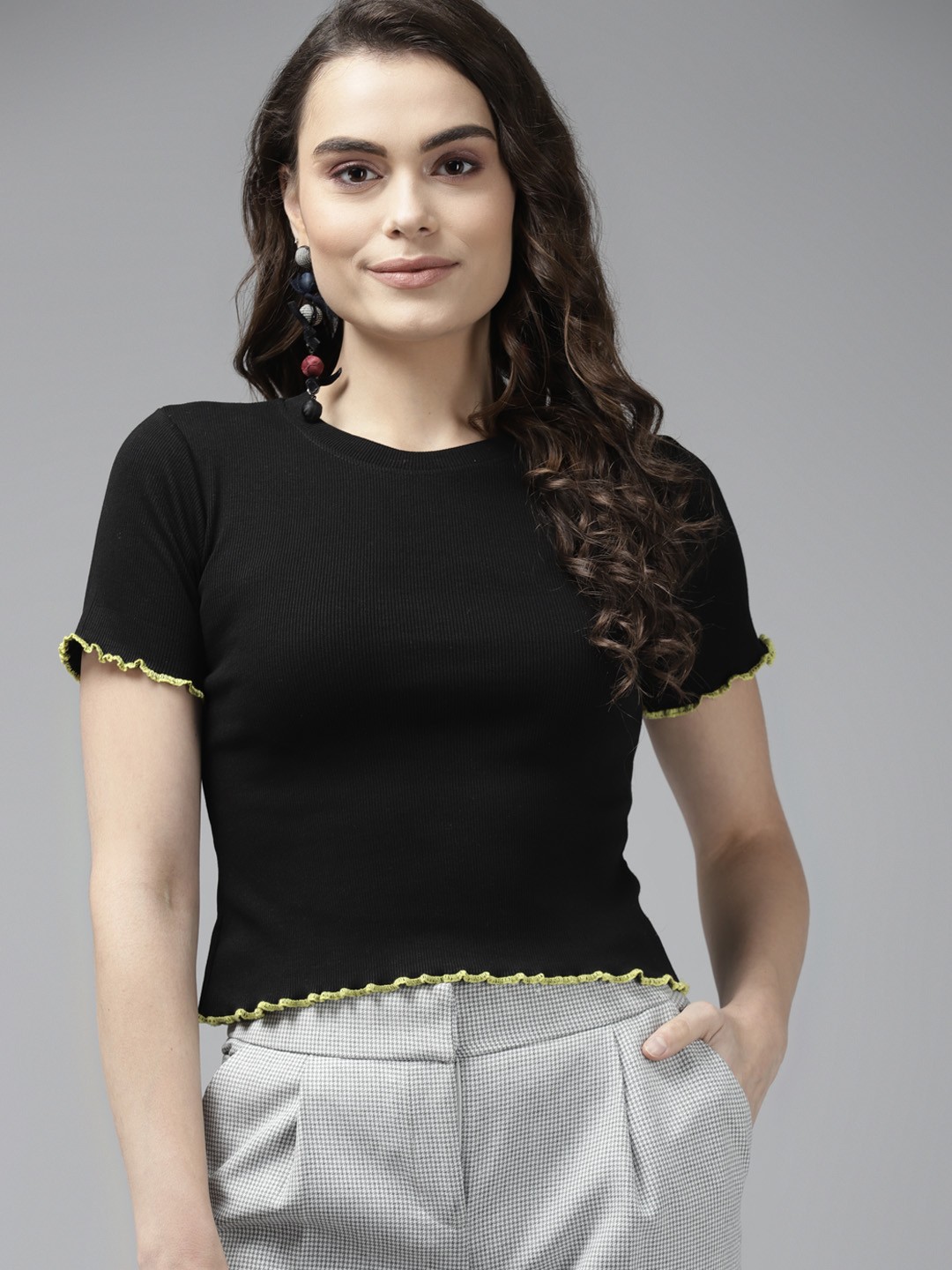 

The Dry State Women Black Solid Round Neck Raw Edge Pure Cotton Slim Fit T-shirt