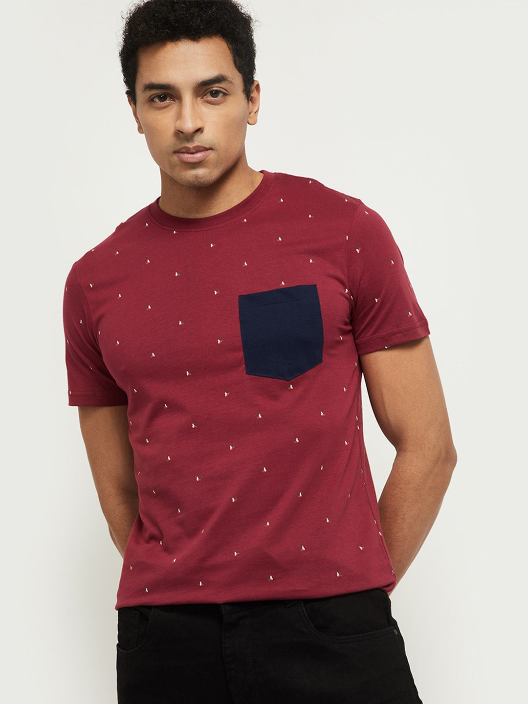 

max Men Red & White Printed Pockets Pure Cotton T-shirt
