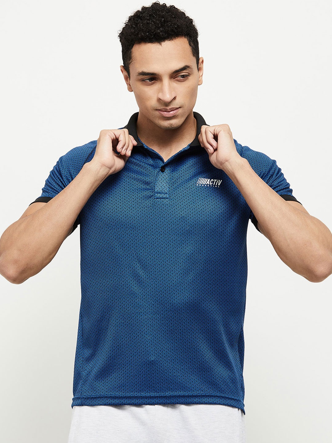 

max Men Blue Polo Collar T-shirt
