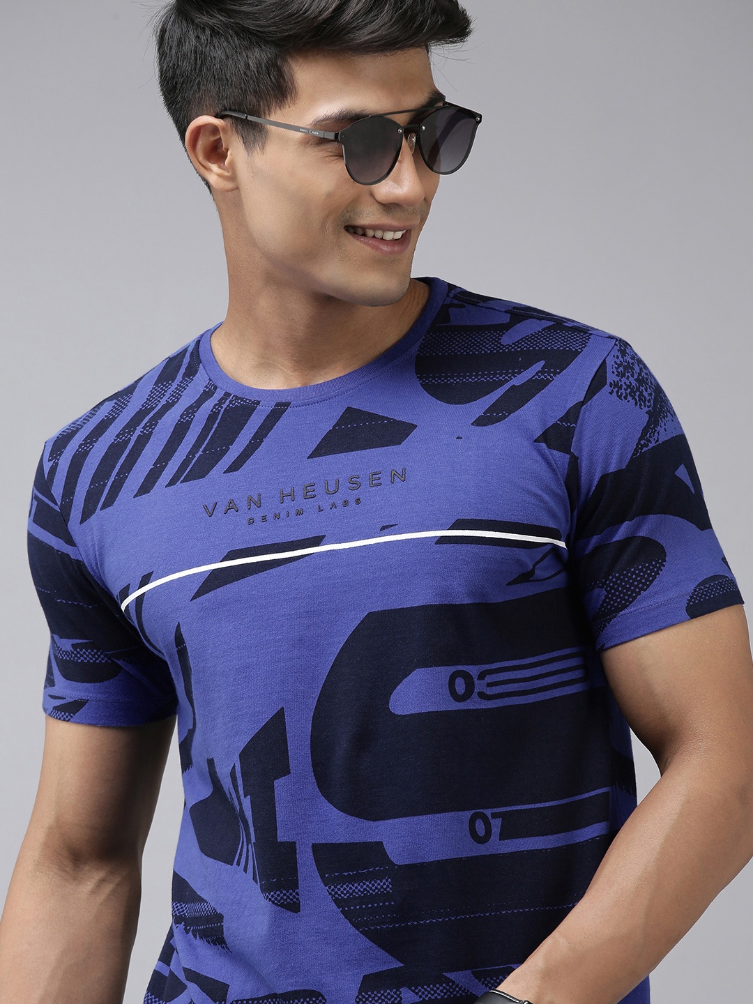 

VAN HEUSEN DENIM LABS Men Blue Typography Printed Pure Cotton T-shirt