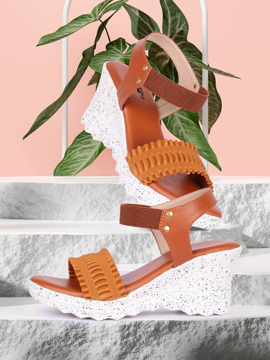 

ZAPATOZ Tan Textured Platform Heel