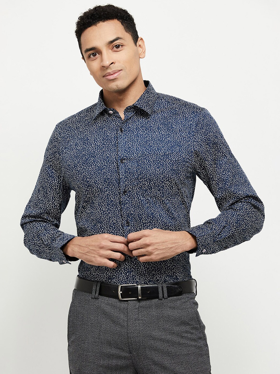 

max Men Navy Blue Floral Printed Regular Fit Casual Shirt