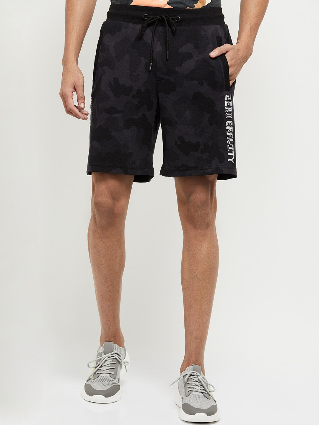 

max Men Black Camouflage Printed Regular Fit Shorts