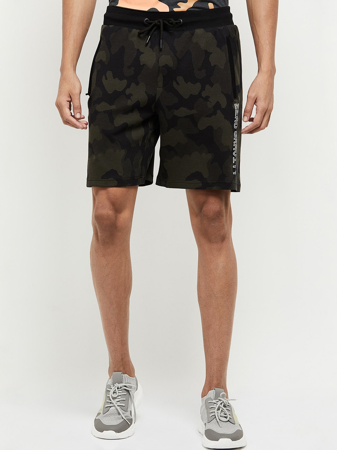 

max Men Olive Green Camouflage Printed Shorts