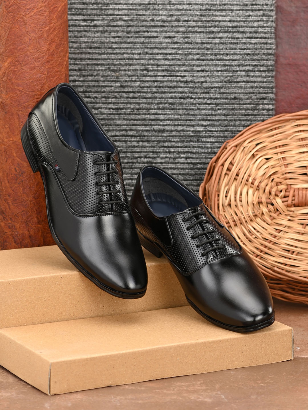 

Azzaro Black Men Black Solid Formal Oxfords