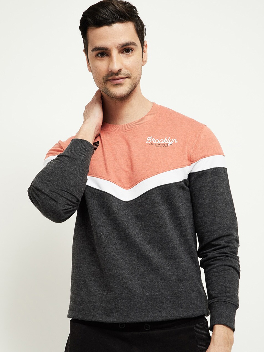 

max Men Black Colourblocked Sweatshirt