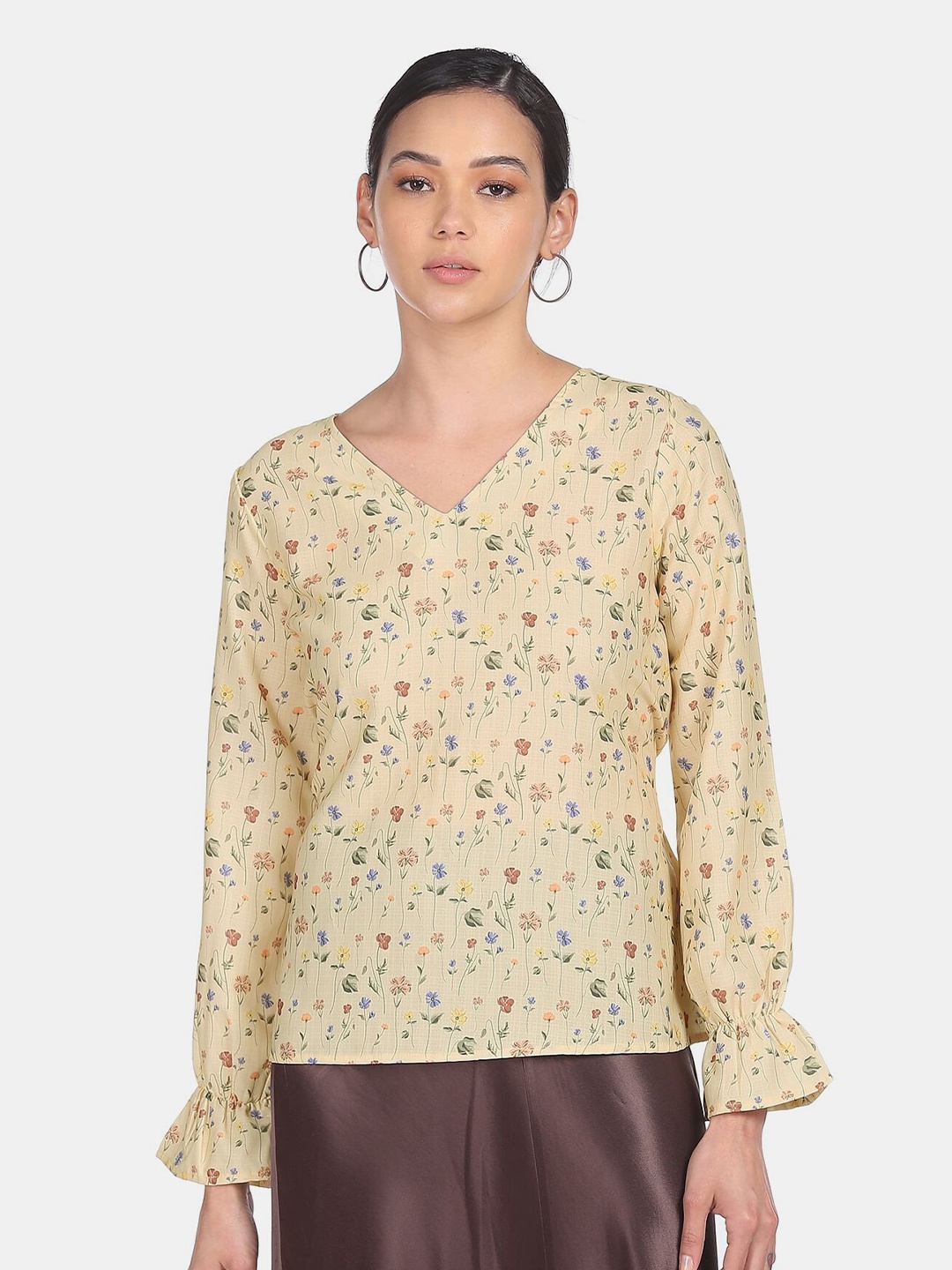 

SHFFL Beige & Green Floral Printed Puff Sleeves Top