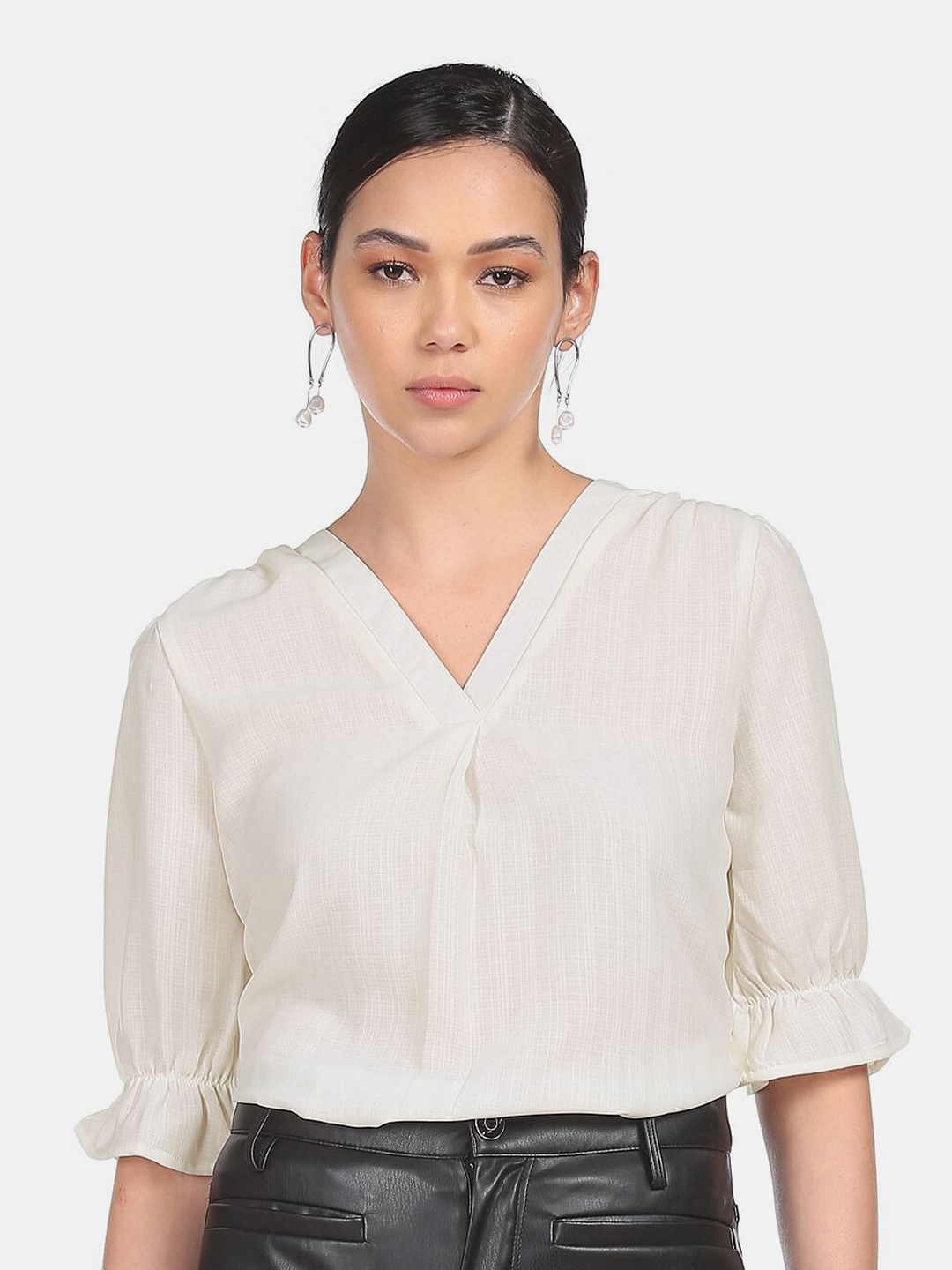 

SHFFL White Solid Shirt Style Top