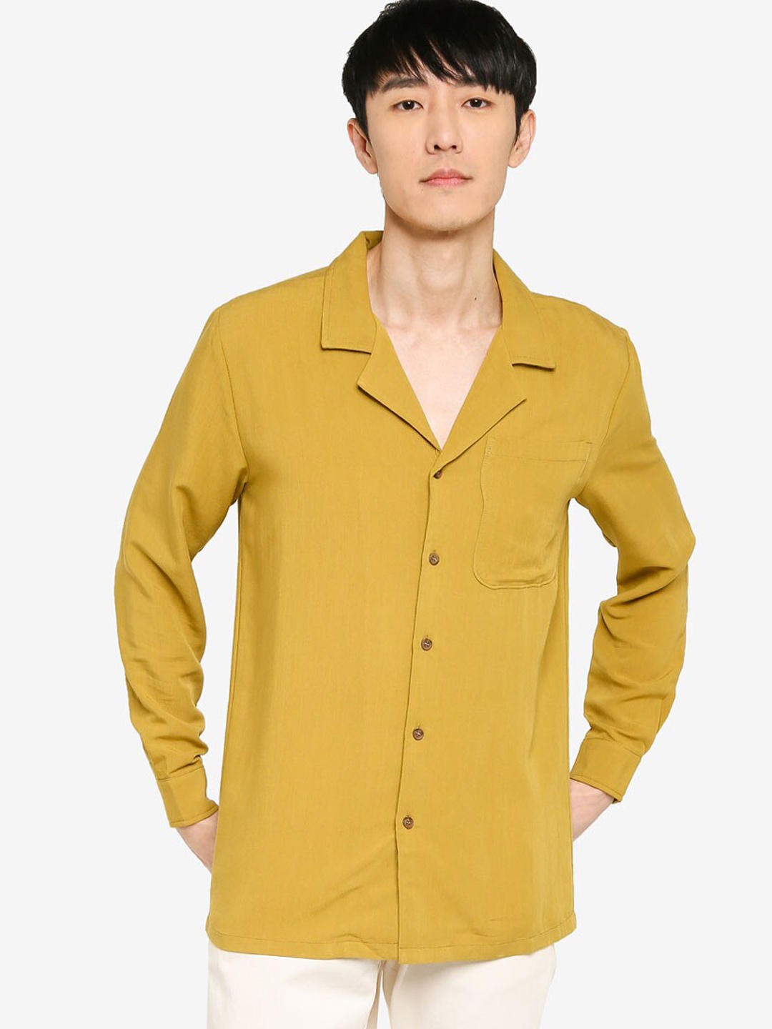 

ZALORA BASICS Men Yellow Spread Collar Casual Shirt