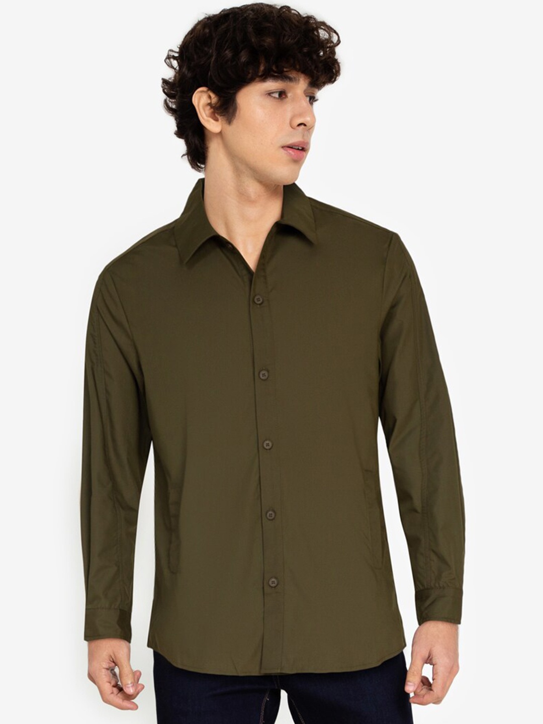 

ZALORA BASICS Men Green Solid Casual Shirt