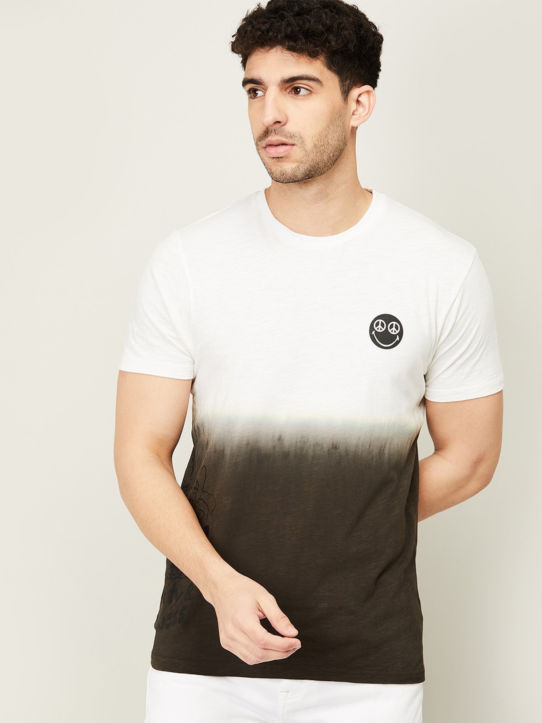 

SmileyWorld Men Olive Green Tie and Dye Applique T-shirt