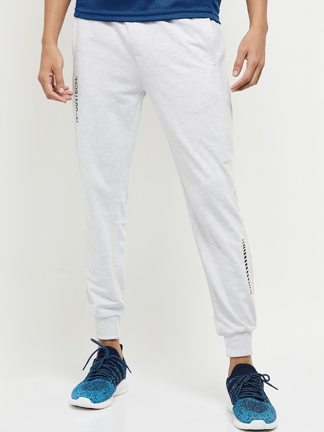 

max Men White Solid Joggers