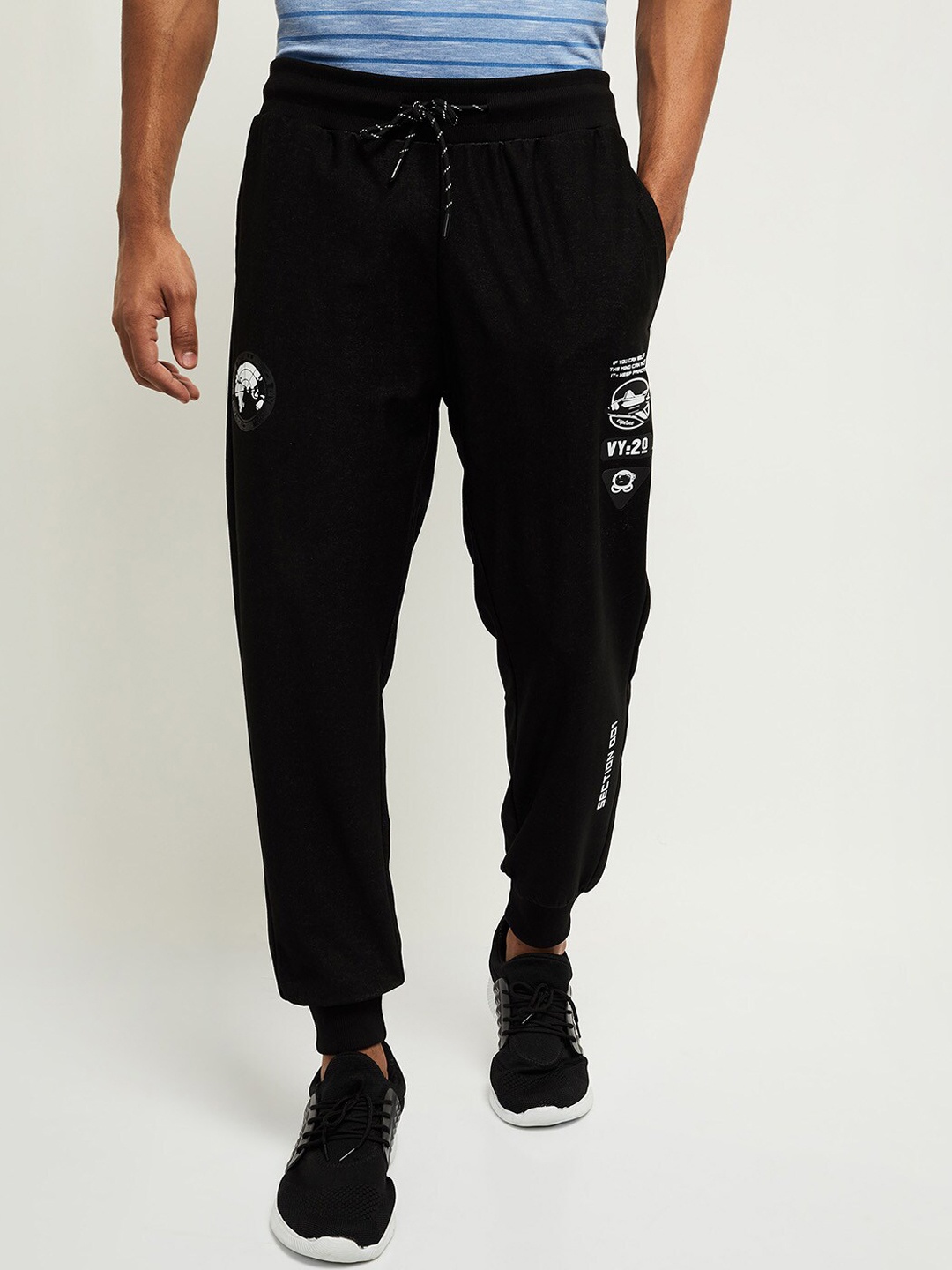 

max Men Black Solid Joggers