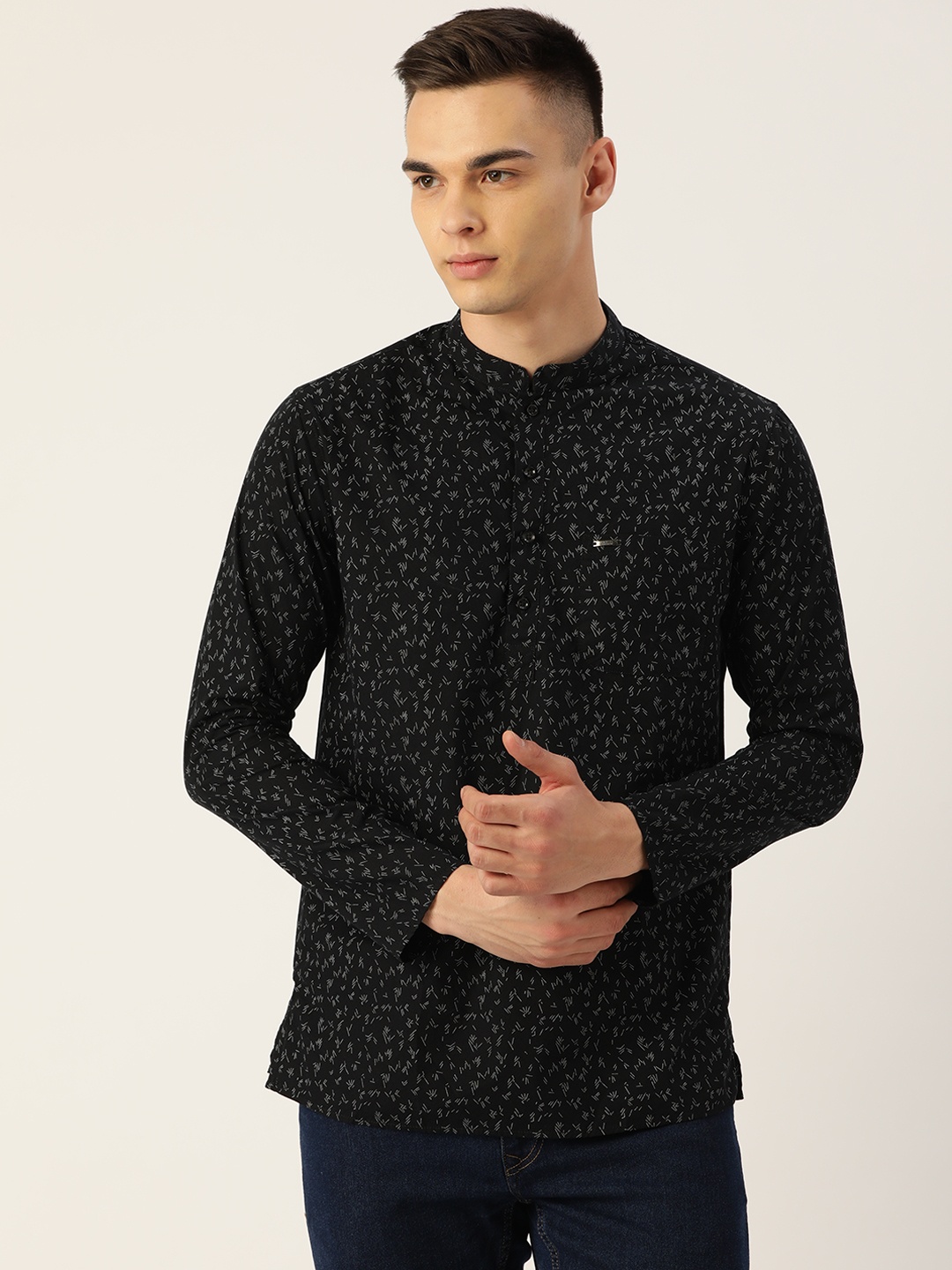 

Peter England Men Black & White Geometric Printed Kurta