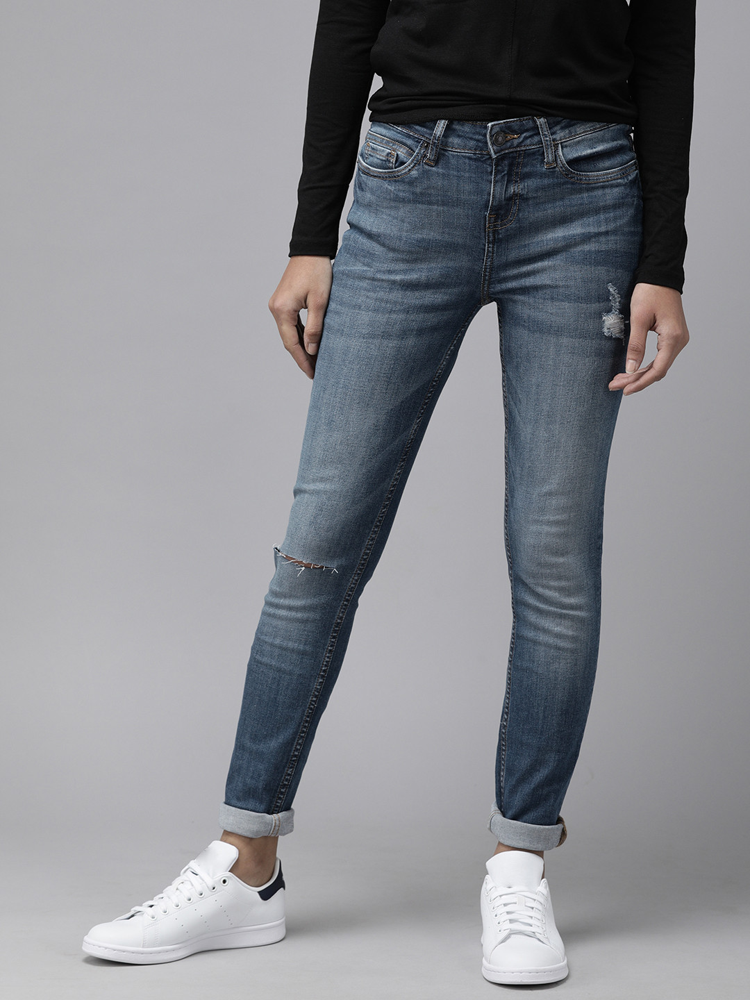 

Vero Moda Women Blue Skinny Fit Mildly Distressed Light Fade Stretchable Jeans