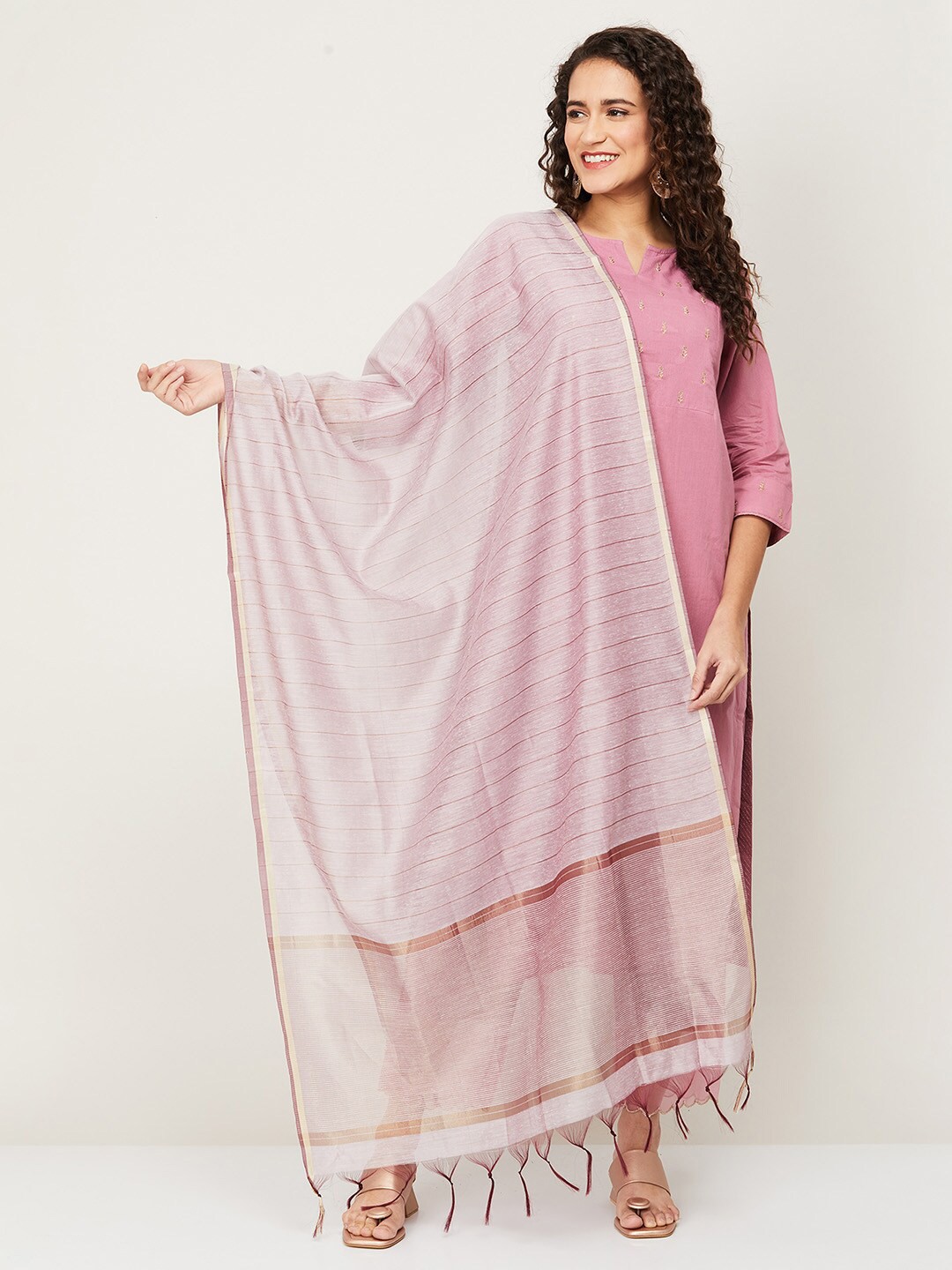 

Melange by Lifestyle Mauve & Gold-Toned Striped Dupatta with Zari