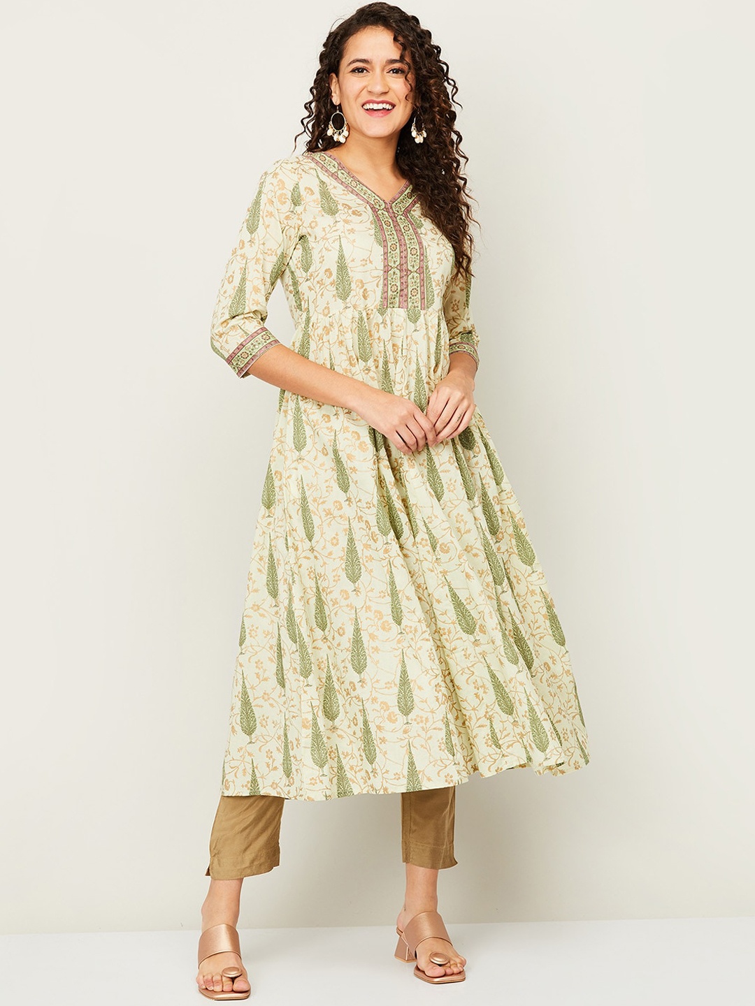 

Melange by Lifestyle Women Green & Cream-Coloured Floral Printed Cotton Anarkali Kurta