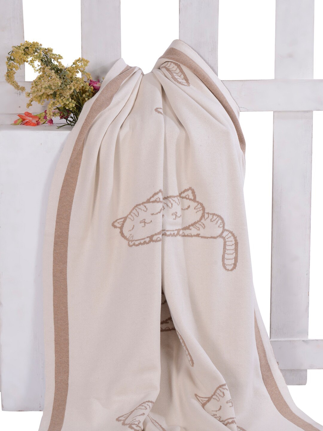 

JoE Hazel Tan & Cream-Coloured Cartoon Characters AC Room 550 GSM Single Bed Blanket