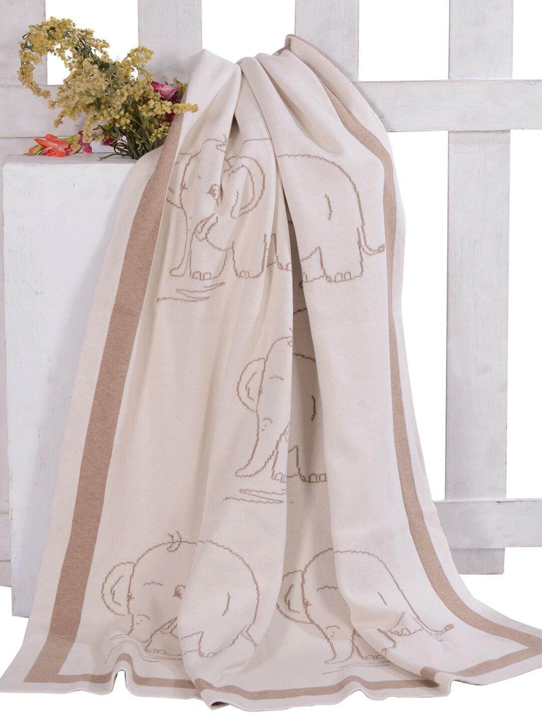 

JoE Hazel Tan & Off White Cartoon Characters AC Room 550 GSM Single Bed Blanket