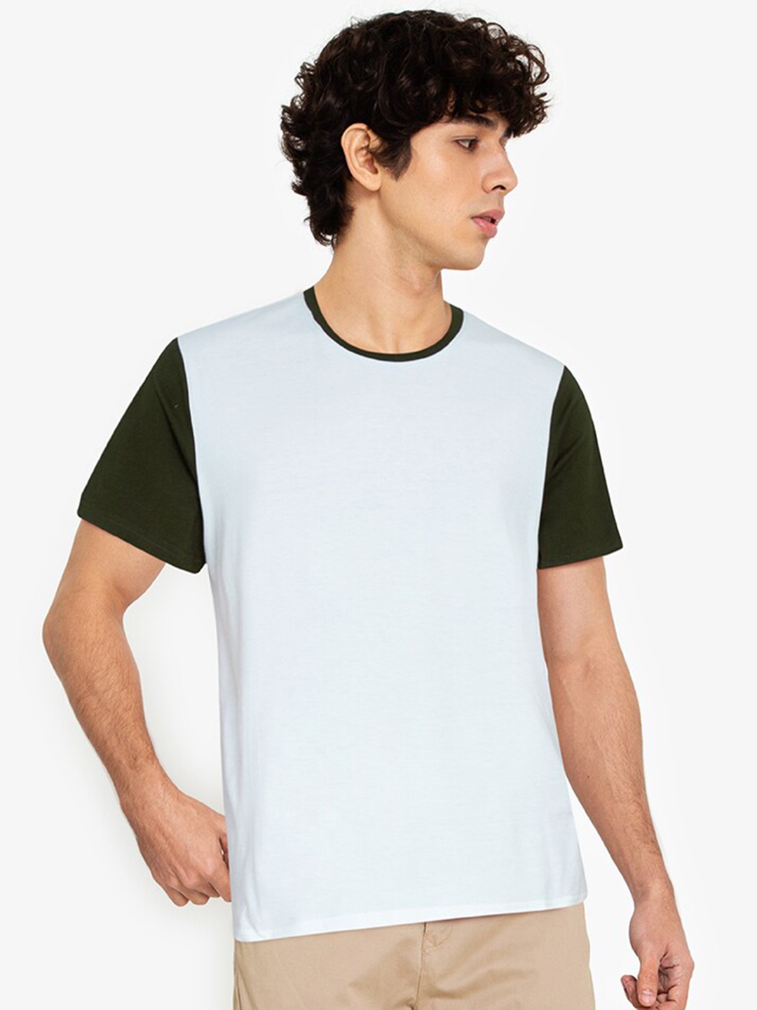 

ZALORA BASICS Men Blue & Black Colourblocked T-shirt