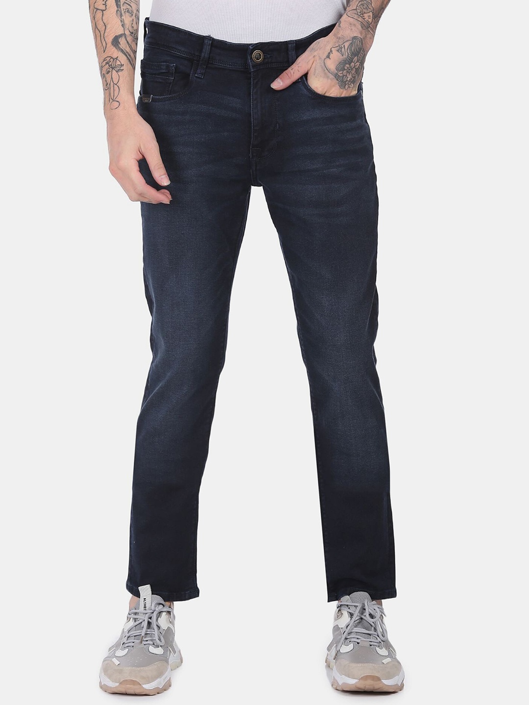

Arrow Men Blue Slim Fit Mildly Distressed Light Fade Stretchable Jeans