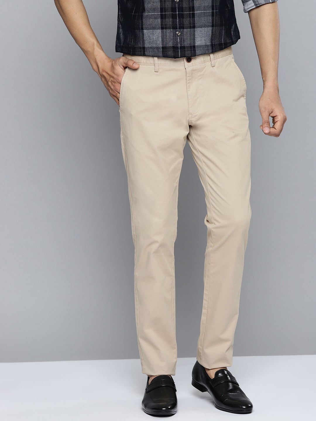 

Indian Terrain Men Beige Brooklyn Slim Fit Solid Regular Trousers, Brown