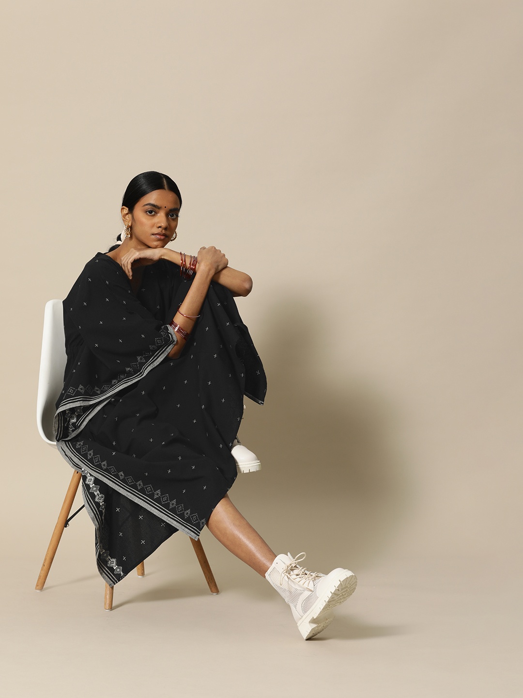 

BOWER Black & White Pure Cotton Woven Dobby Kaftan Dress with drawstring