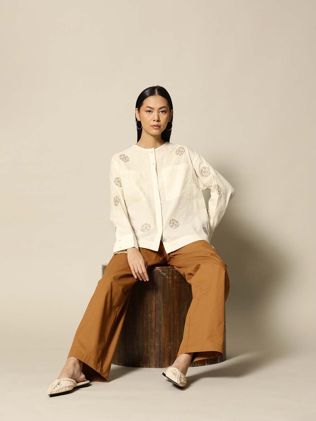 

BOWER Women Cream-Coloured & Taupe Pure Cotton Floral Embroidered Shirt Style Top