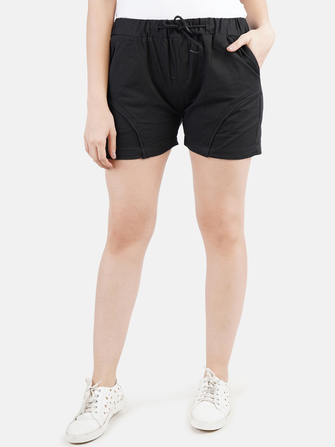 

Indietoga Woman Black Skinny Fit High-Rise Cotton Outdoor Shorts