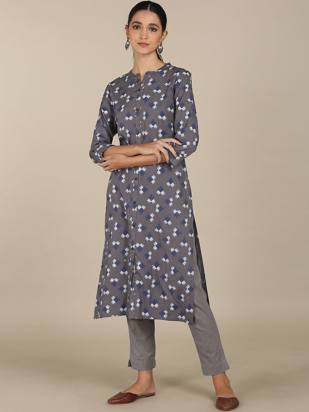 

Karigari Women Grey & White Geometric Printed Kurta