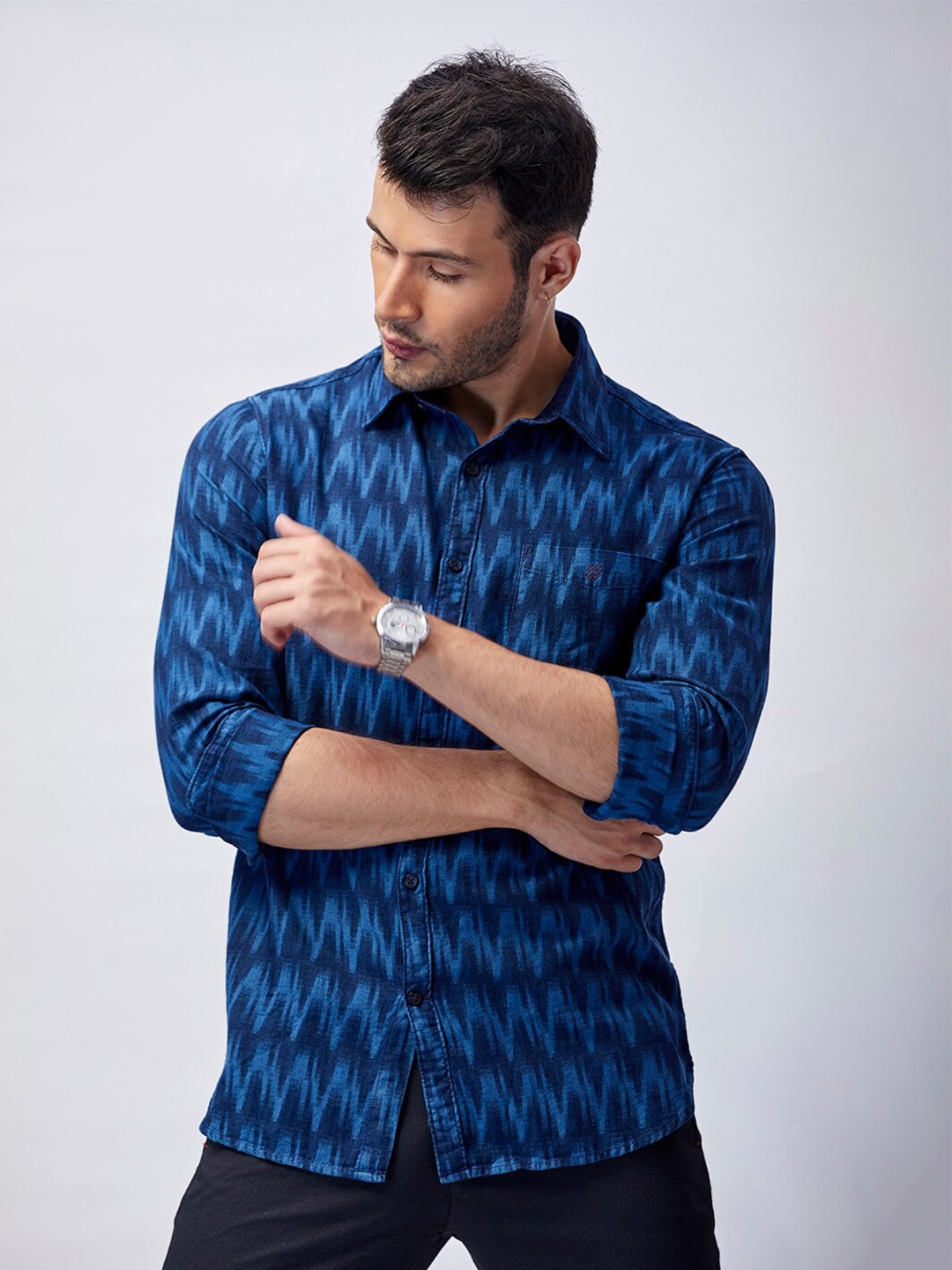 

J Hampstead Men Navy Blue Classic Slim Fit Printed Shirt
