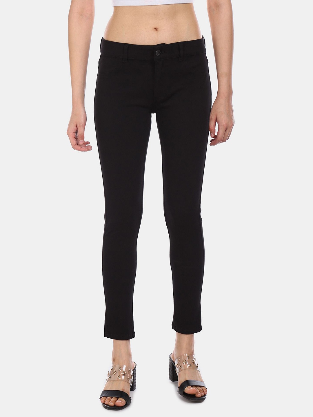 

Sugr Women Black Solid Jeggings