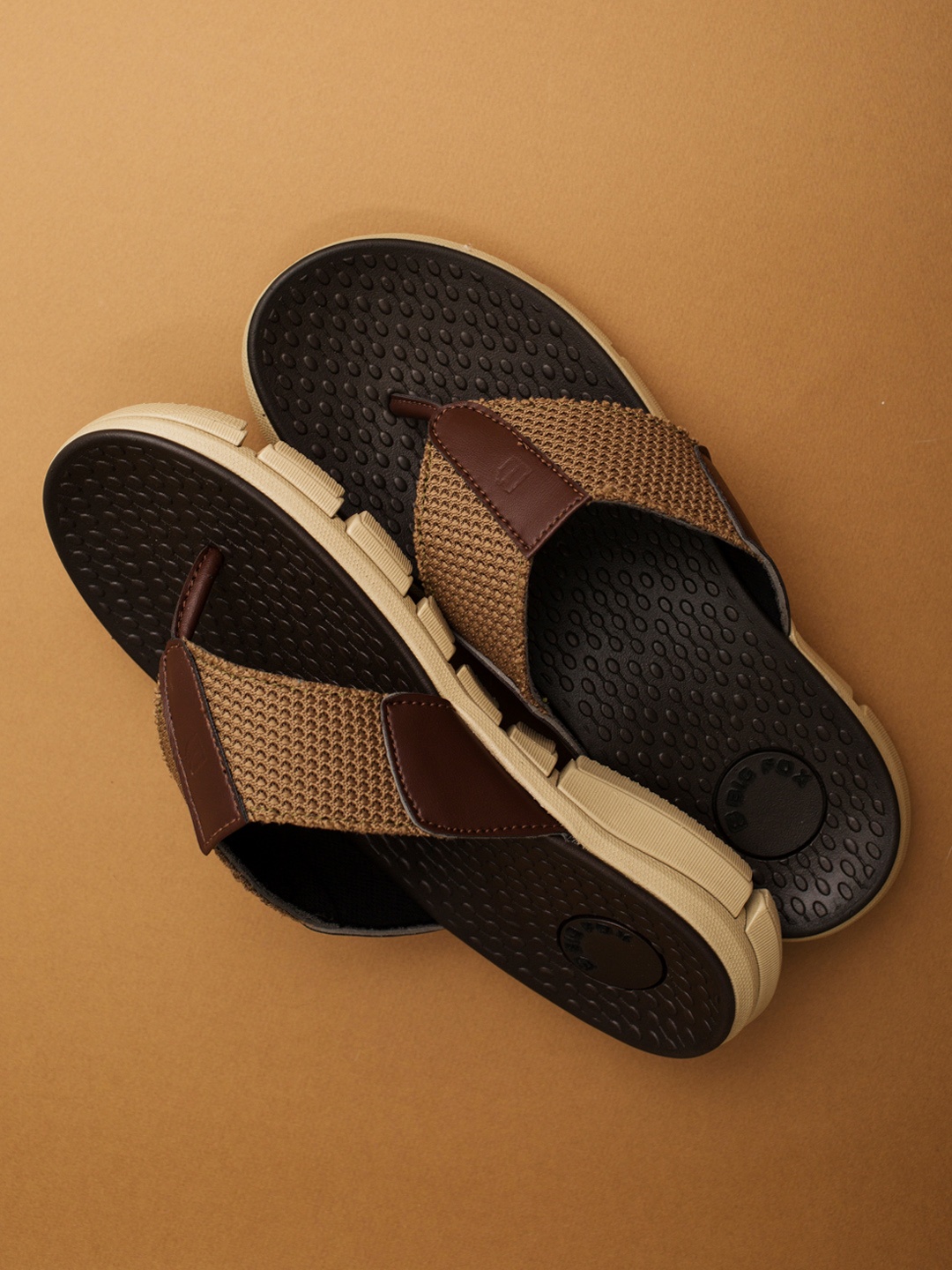 

Big Fox Men Beige & Black Thong Flip-Flops
