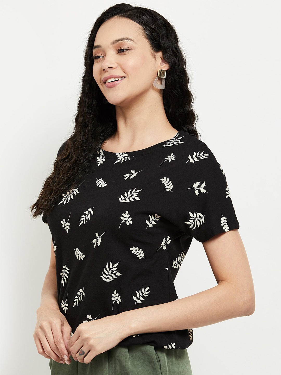 

max Women Black & White Floral Printed Extended Sleeves Pure Cotton T-shirt