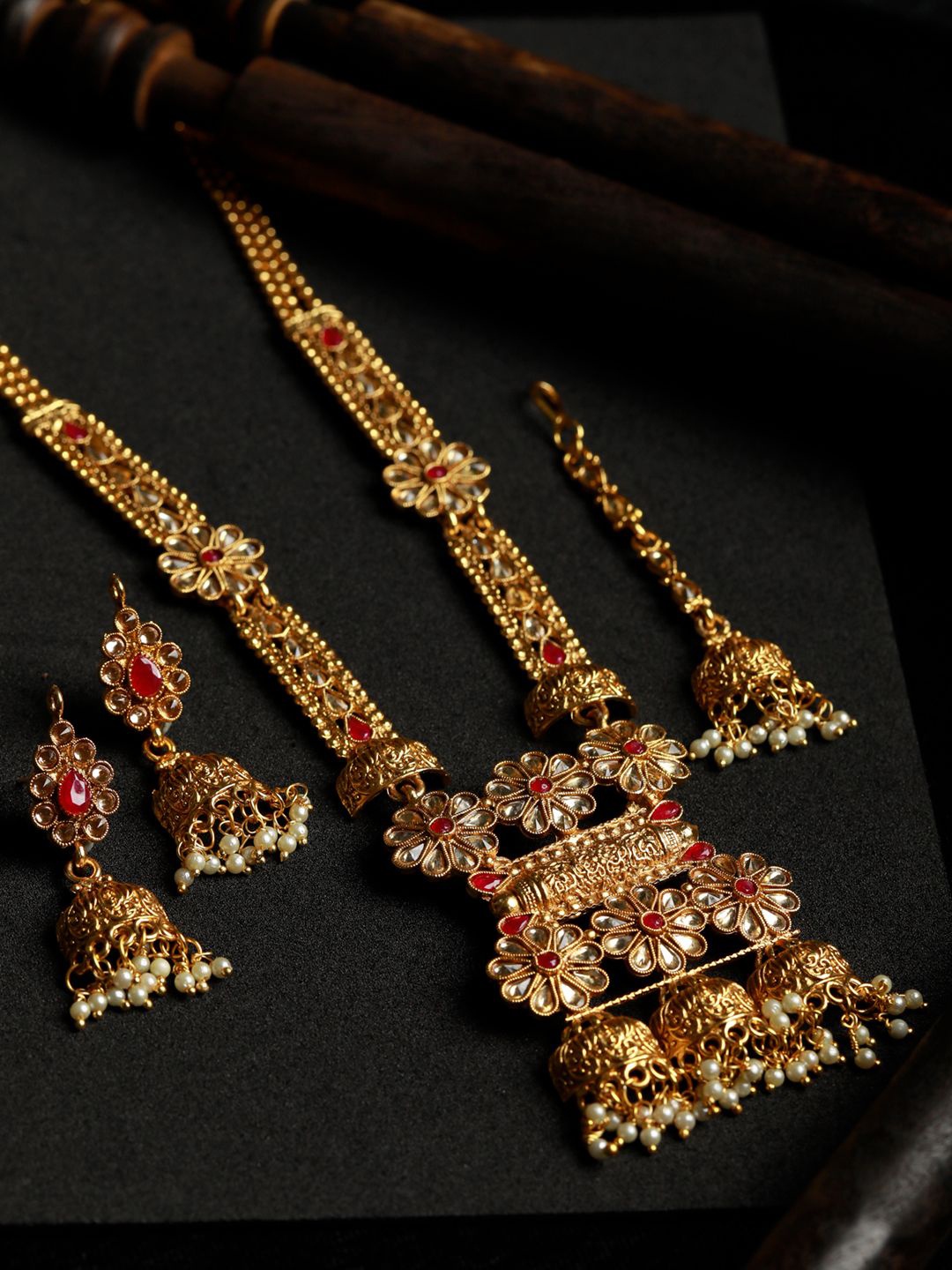 

Priyaasi Women Gold-Plated & Pink Stones Studded Floral Jewellery Set
