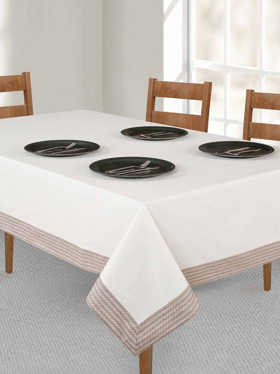 

SHADES of LIFE Cream Solid Cotton 6-Seater Table Covers