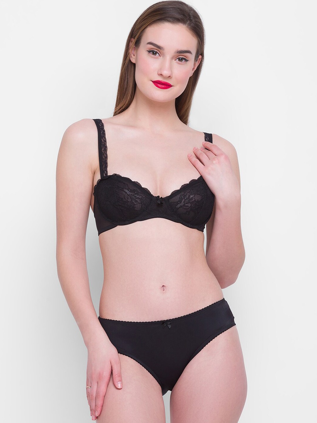 

Candyskin Woman Black Lace Solid Lingerie Set