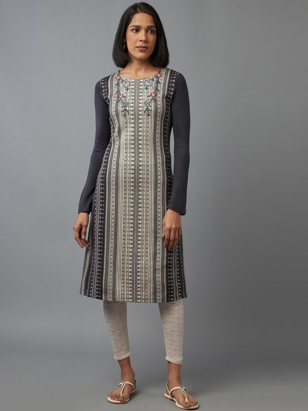 

W Women Grey Geometric Flared Sleeves Thread Work Kurta